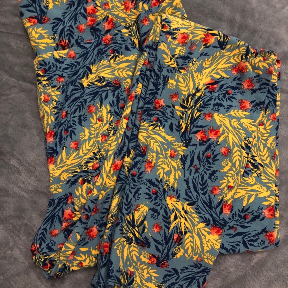 LuLaRoe Tall & Curvy Leggings